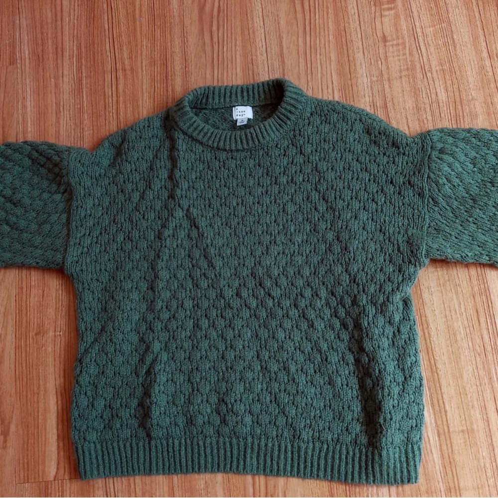 Green Textured Sweater. Very Soft! Like New!